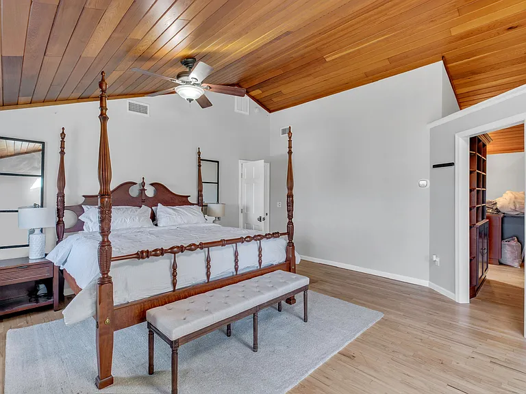 345 Colonial Rd — Photo 20