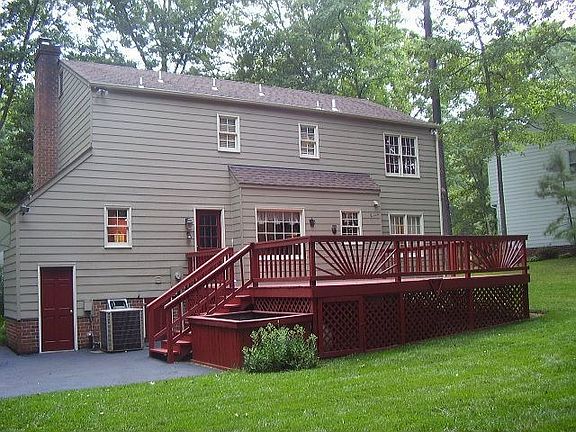 Large Deck for Entertaining!