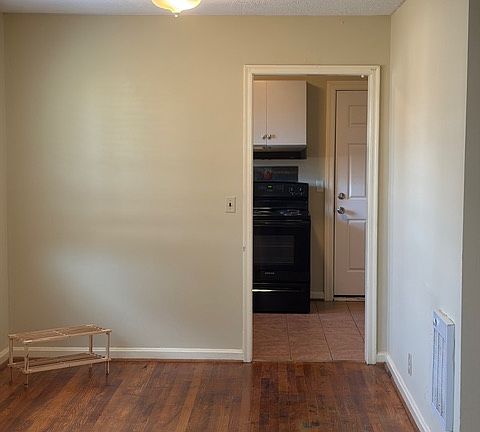 5th image of 193 Woodson Ln