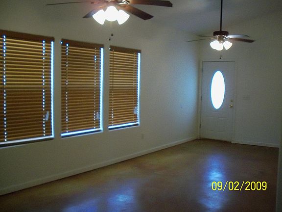 4th image of 5716 Perry Ln #B