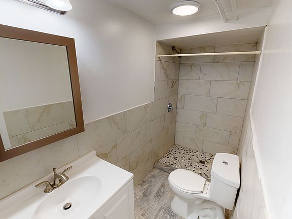 3rd image of 1377 N Pearl St #10A