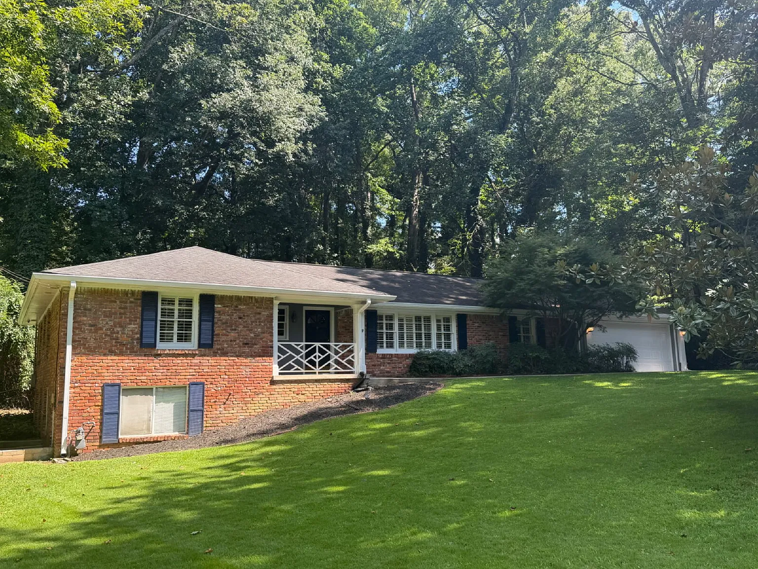 3 bed, 2.0 bath, 3022 sqft, $4,300 — Photo 2