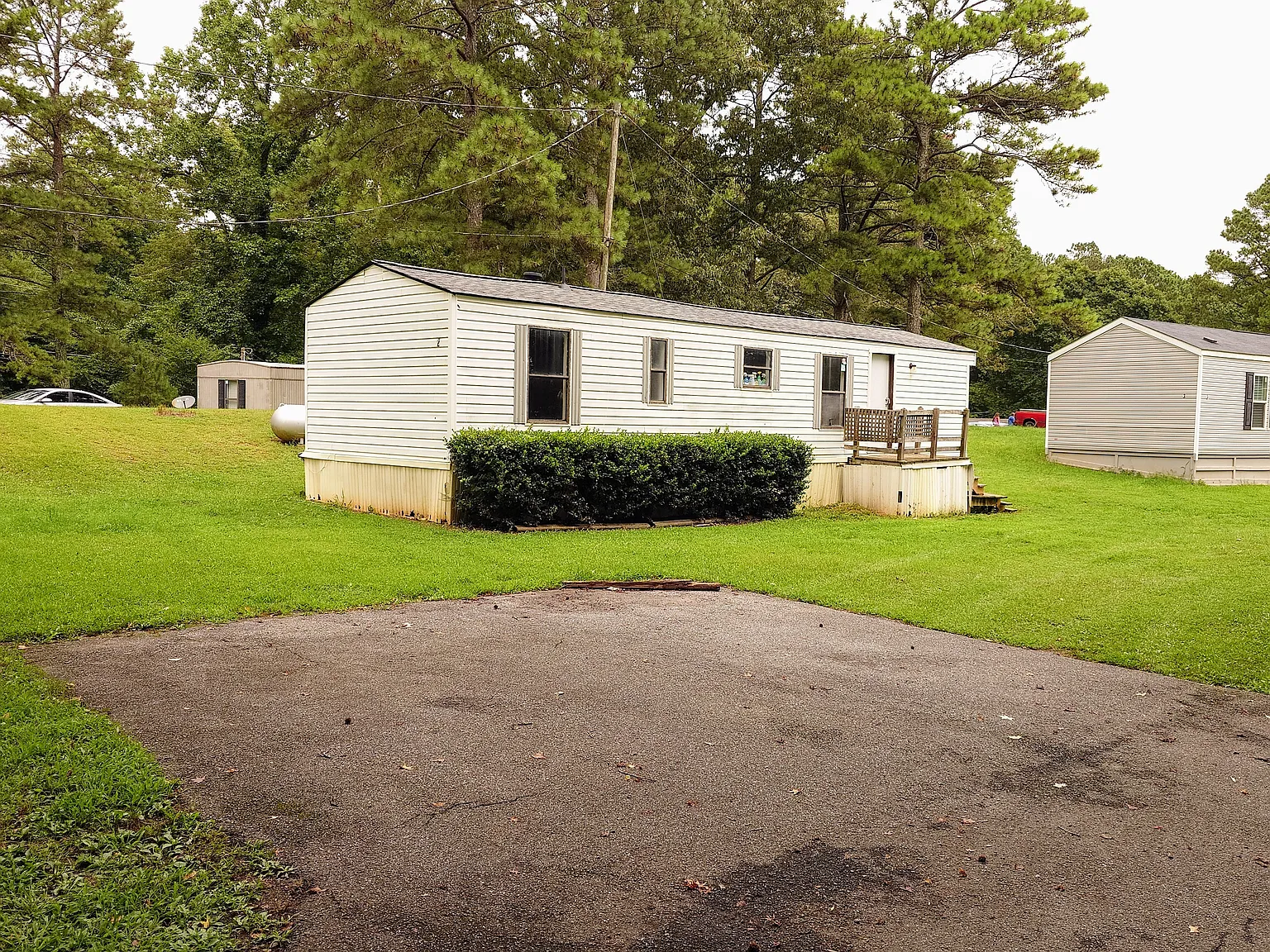 468 Center Rd SE — Photo 2