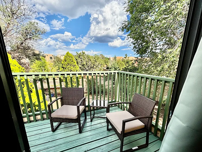 Suite D - Private deck with a view - furnished