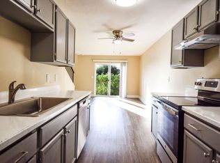Newly Updated 2 Bedroom 1.5 Bath Townhouse Apartment with Detached Garage!, Portland, OR 97233