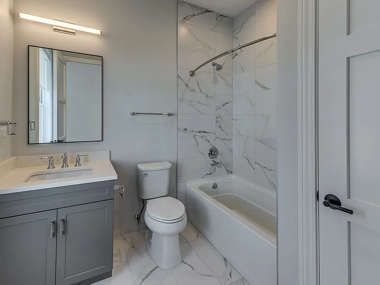 Eldridge Townhome Rentals — Photo 13