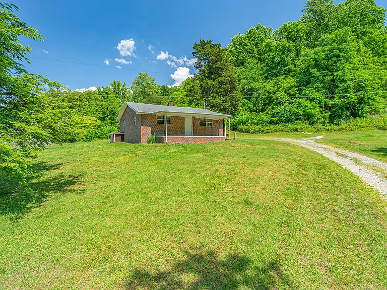 8624 Walnut Springs Ln — Photo 21