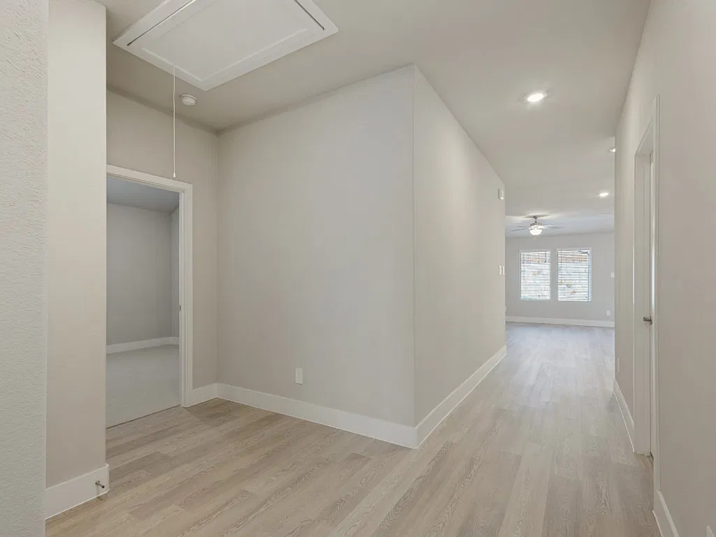 4 bed, 2059 sqft, $2,400 — Photo 2