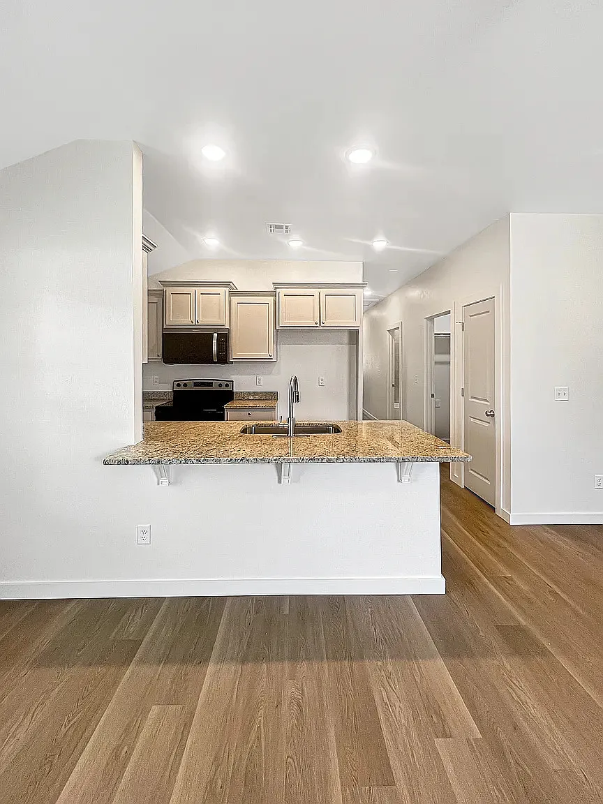 3 bed, 1150 sqft, $1,350 — Photo 3