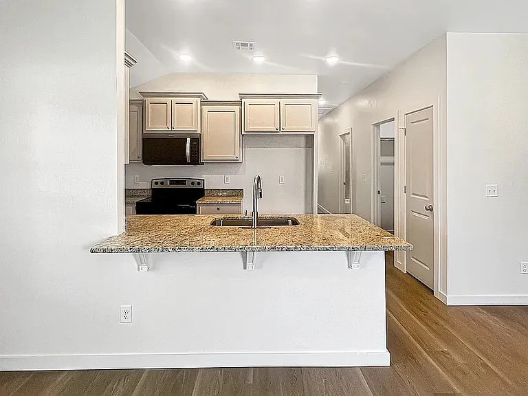 2106 Charles Whitlow Ave — Photo 3