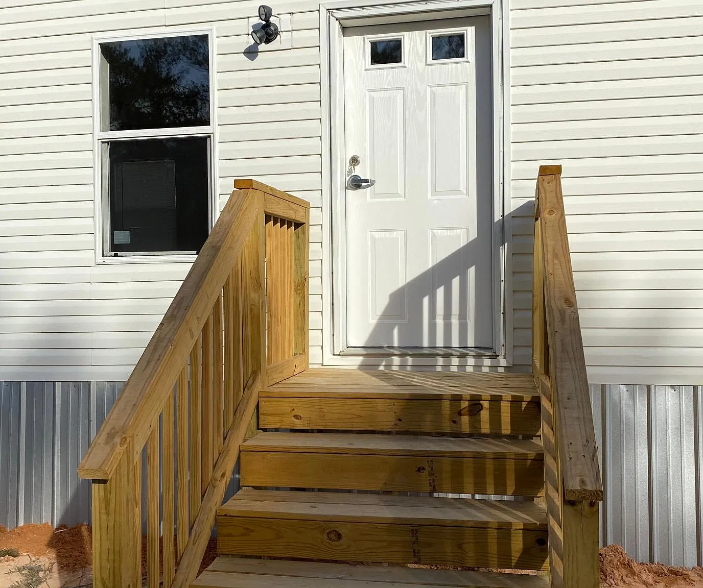 3 bed, 980 sqft, $1,200 — Photo 1
