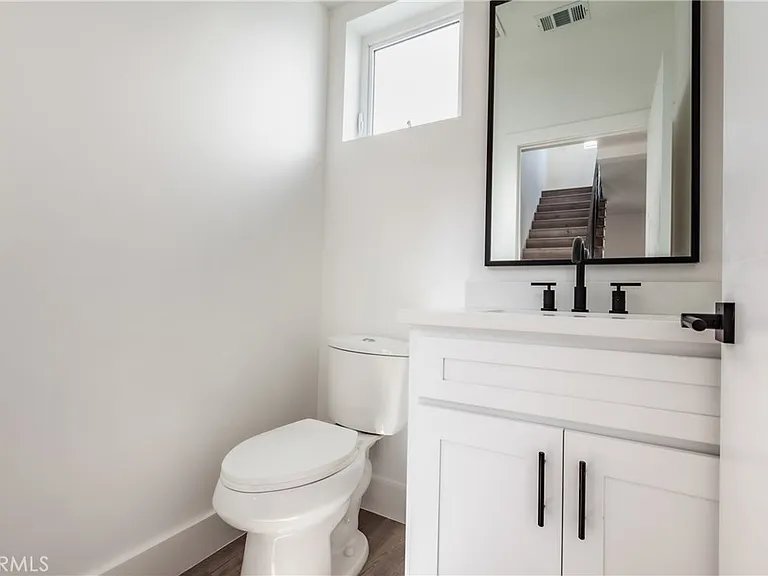 10910 W Hesby St #1/2 — Photo 17