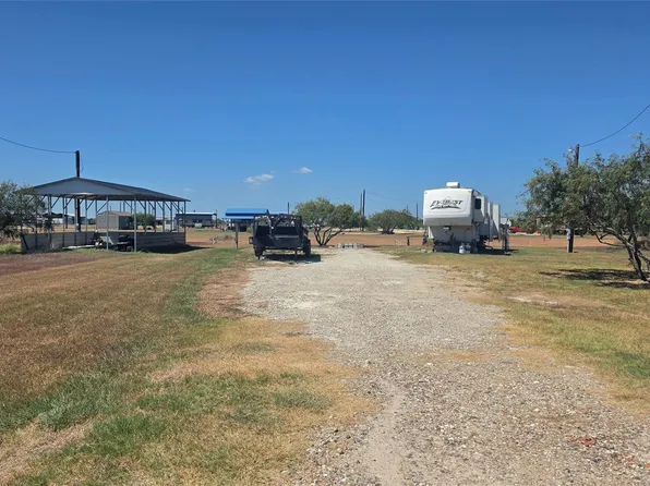 164 Sturgeon Dr, Palacios, TX 77465