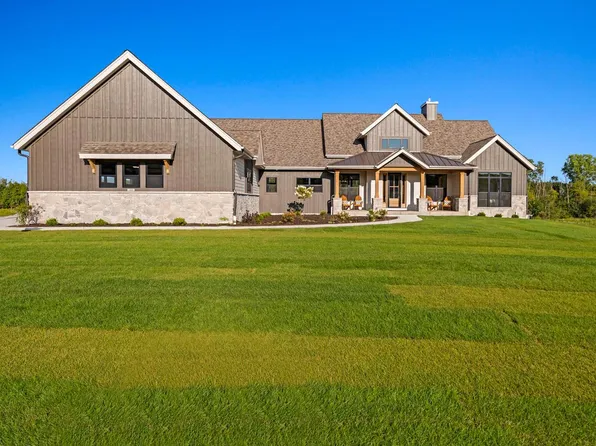 16881 West Autumn TRACE, New Berlin, WI 53151