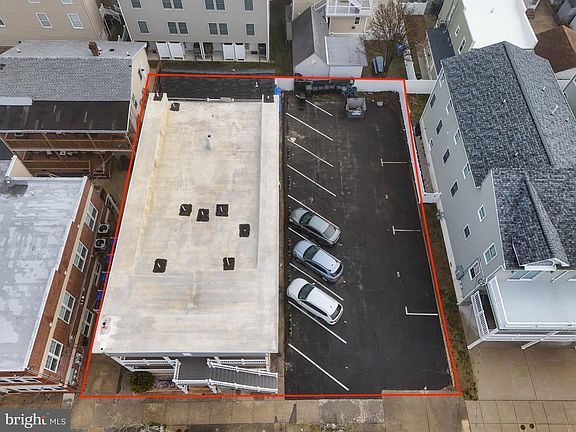 3rd image of 217-221 E Burk Ave