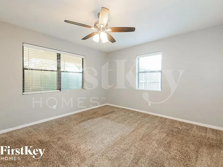 2813 Silvermeadow Ln — Photo 10