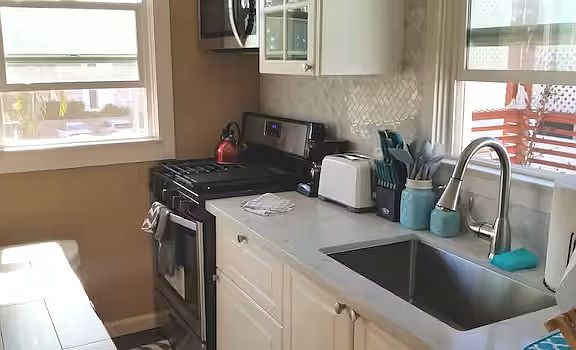 4th image of 3260 Monroe Ave #2
