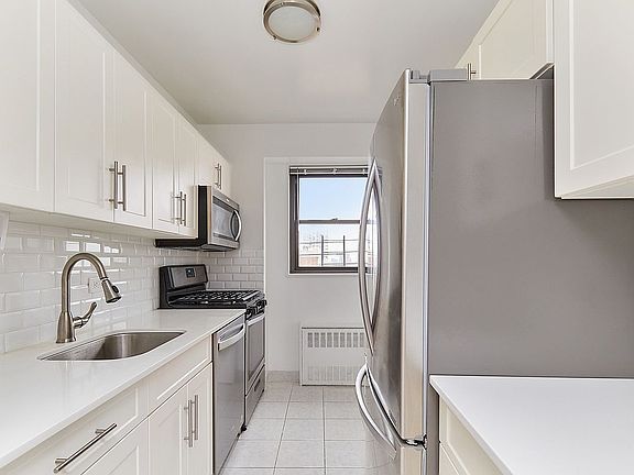 4th image of 345 E 80th St APT 25C