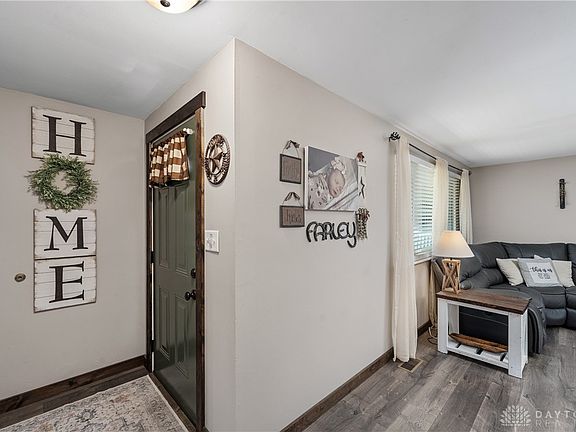 3rd image of 104 Deerfield Dr