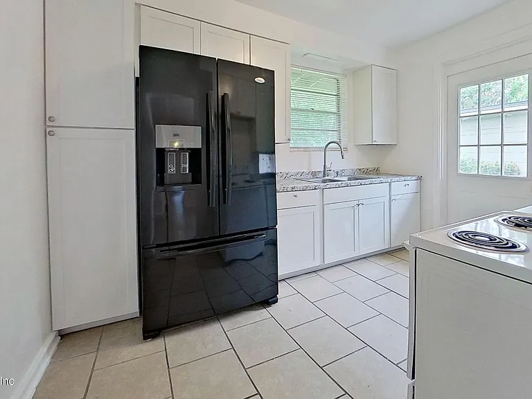 7104 Waikiki Rd — Photo 5