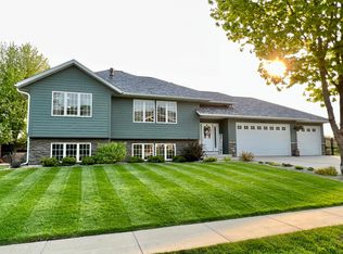 2550 Sunny Meadow Ln, Red Wing, MN 55066