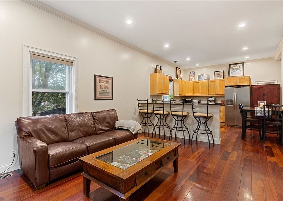1st image of 10 Beacon St APT 1