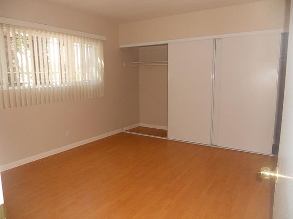 5th image of 405 N Marengo Ave APT 15