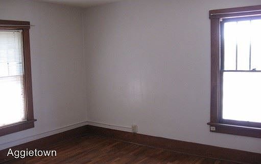 2nd image of 815 N 10th St