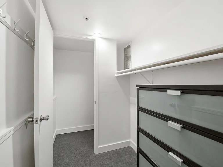 520 6th St #9 — Photo 21