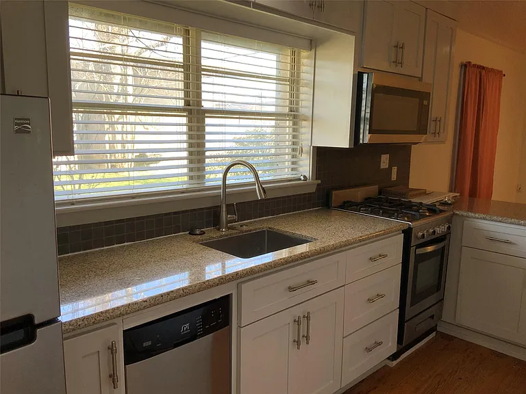 100 W Madison Cor #A — Photo 15