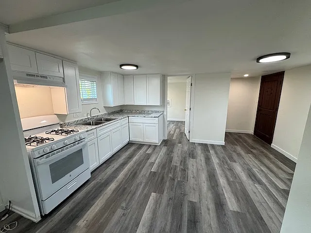 2 bed, 900 sqft, $2,700 — Photo 4
