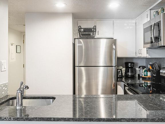 3rd image of 2000 Prospector Ave #211