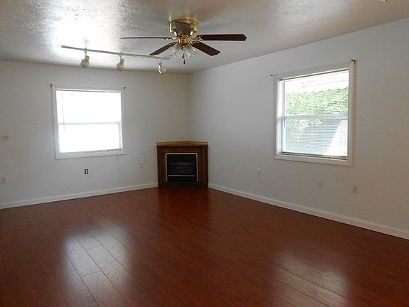 4th image of 21457 Valle Dr