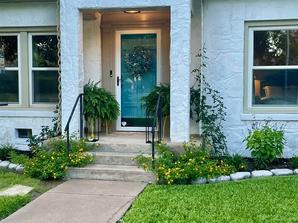 506 W Storey Street, San Saba, TX 76877