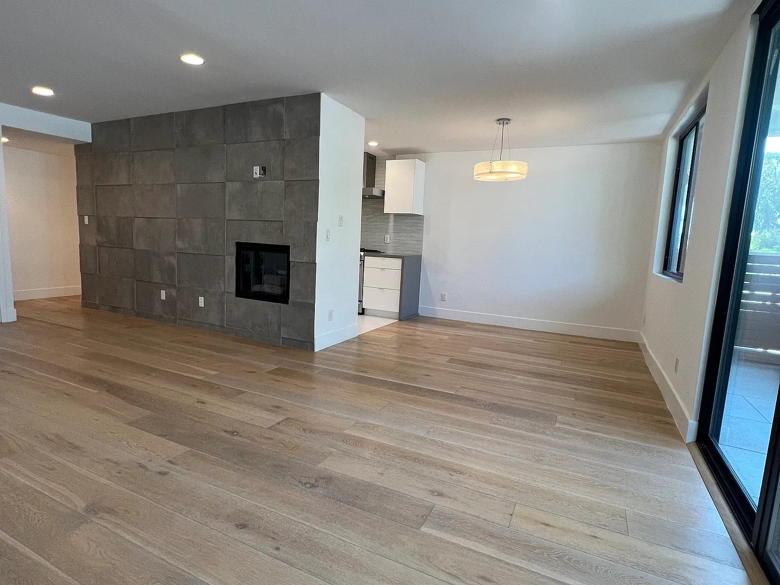 2 bed, 1200 sqft, $4,400 — Photo 4