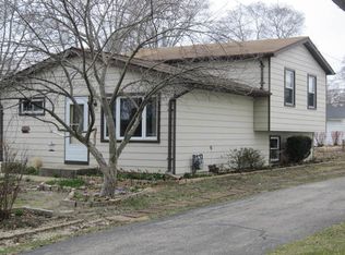 328 Elmwood Ln, Antioch, IL 60002