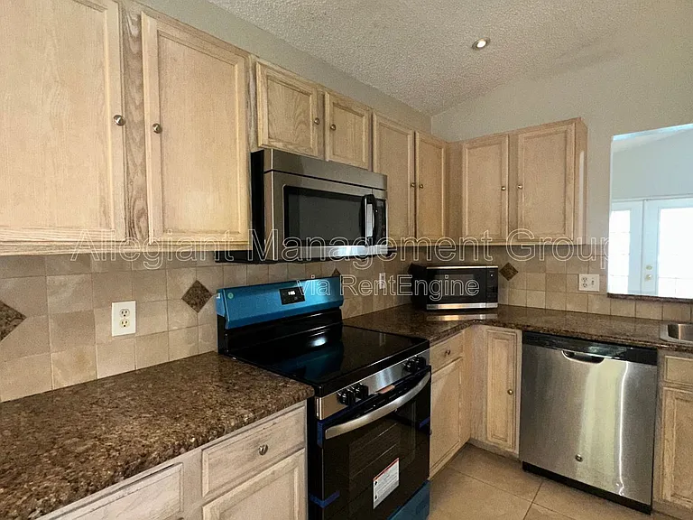 2429 Sapier Ct — Photo 8