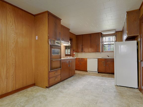 5th image of 10465 White Oak Dr