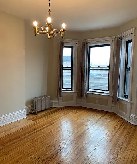 822 W Belmont Ave — Photo 1