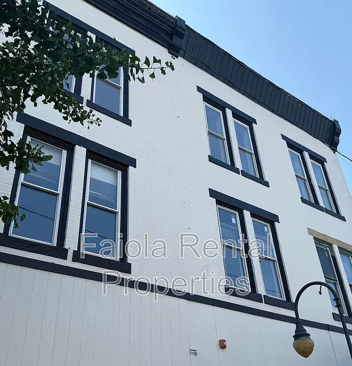 112 High St #B4