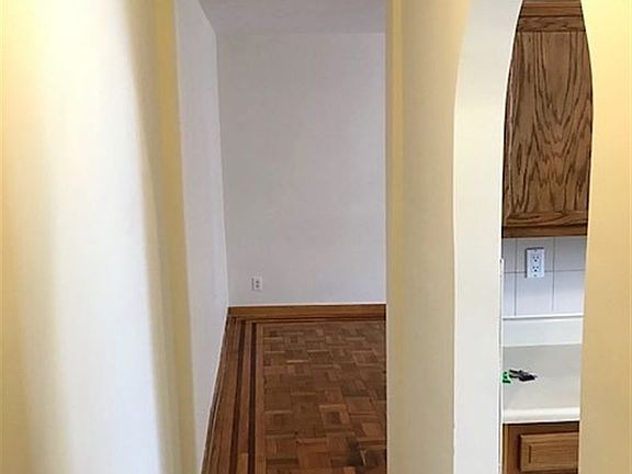3rd image of 2527 36th St APT 6