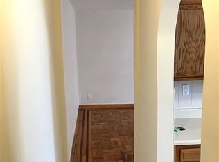 2527 36th St APT 3, Astoria, NY 11103