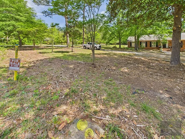 2110 Springdale Dr, Camden, SC 29020