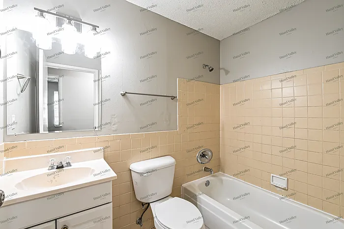 2340 Wharton Ct — Photo 11