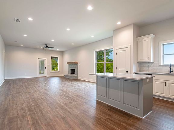 2nd image of 2513 Kara Ln