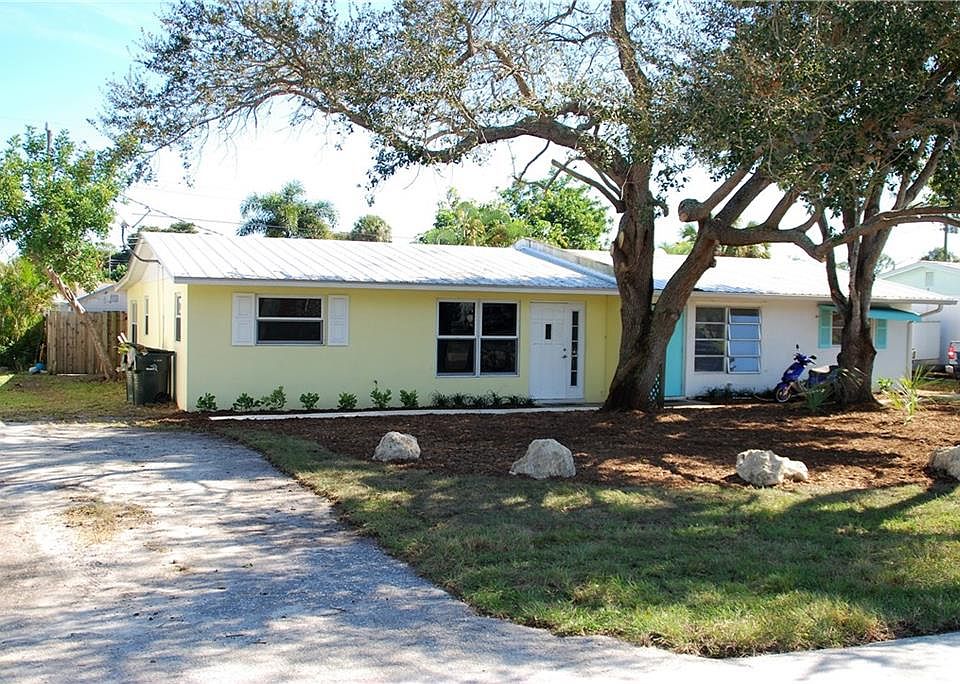 1st image of 409 SE Parkway Dr