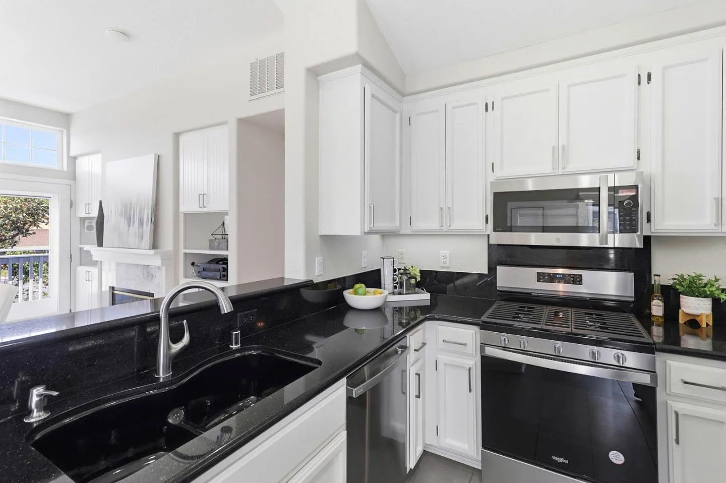 1 bed, 939 sqft, $3,500 — Photo 4