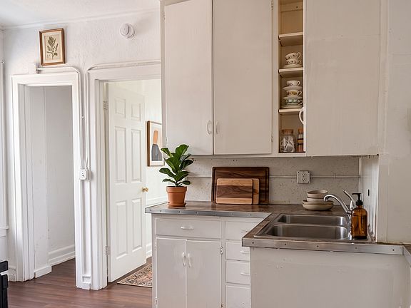 4th image of 505 Wellington St #8