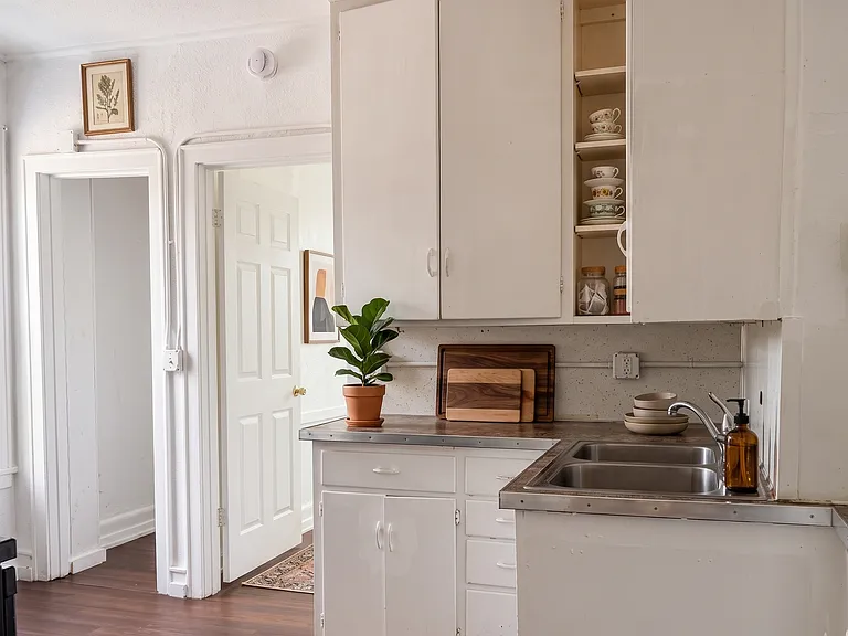 505 Wellington St — Photo 10