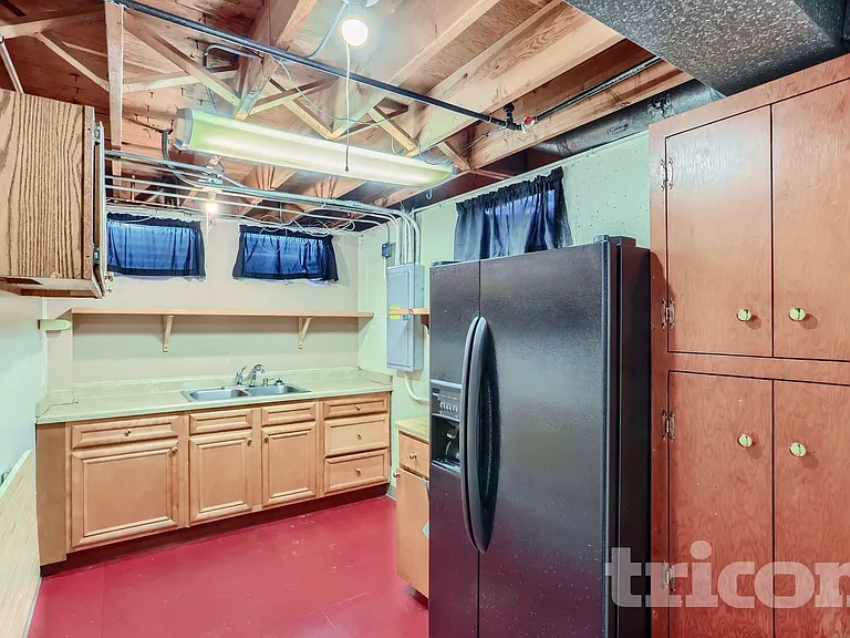1441 Maple Ln — Photo 4